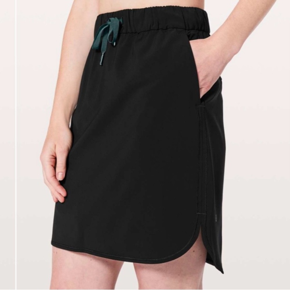 Lululemon On The Fly Black Skirt Women’s 4 Drawstring Elastic Waist
